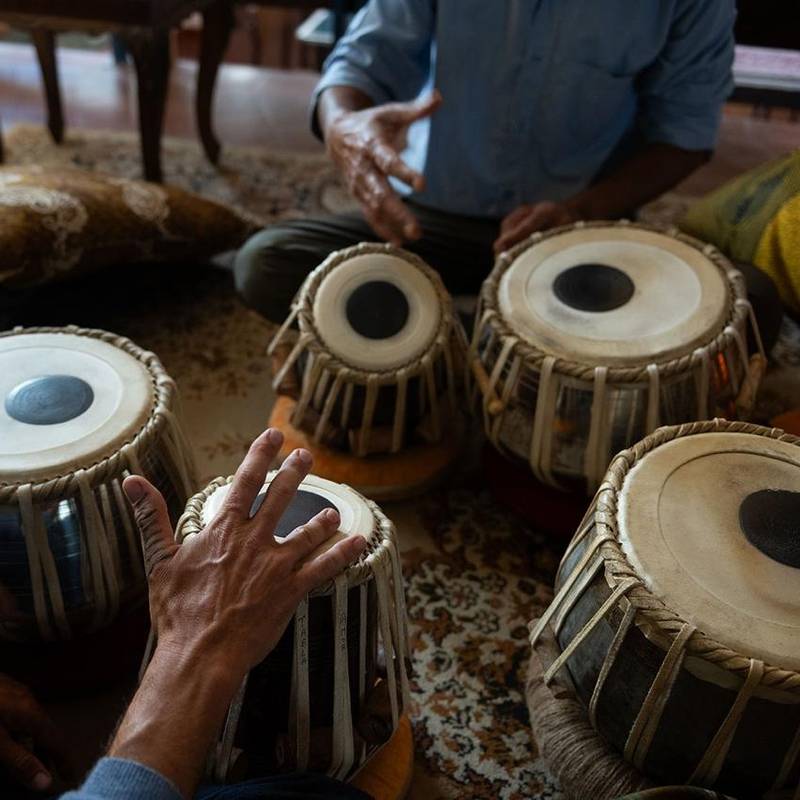 TABLAS, HARMONIUM E RAGA
